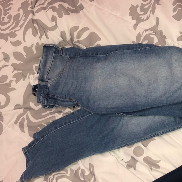 Hollister Jeans - Picture 1 of 2